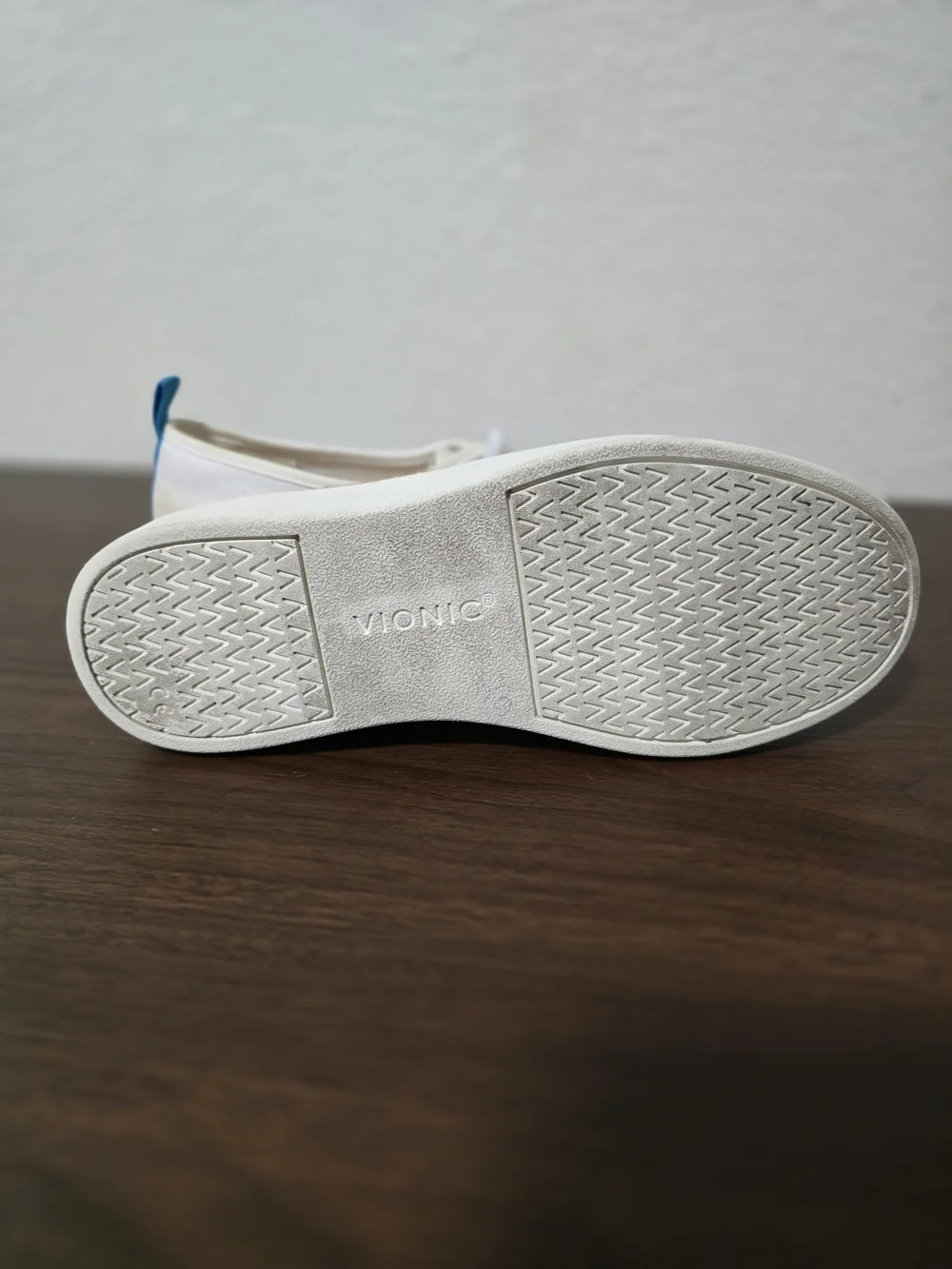 Vionic lightweight white